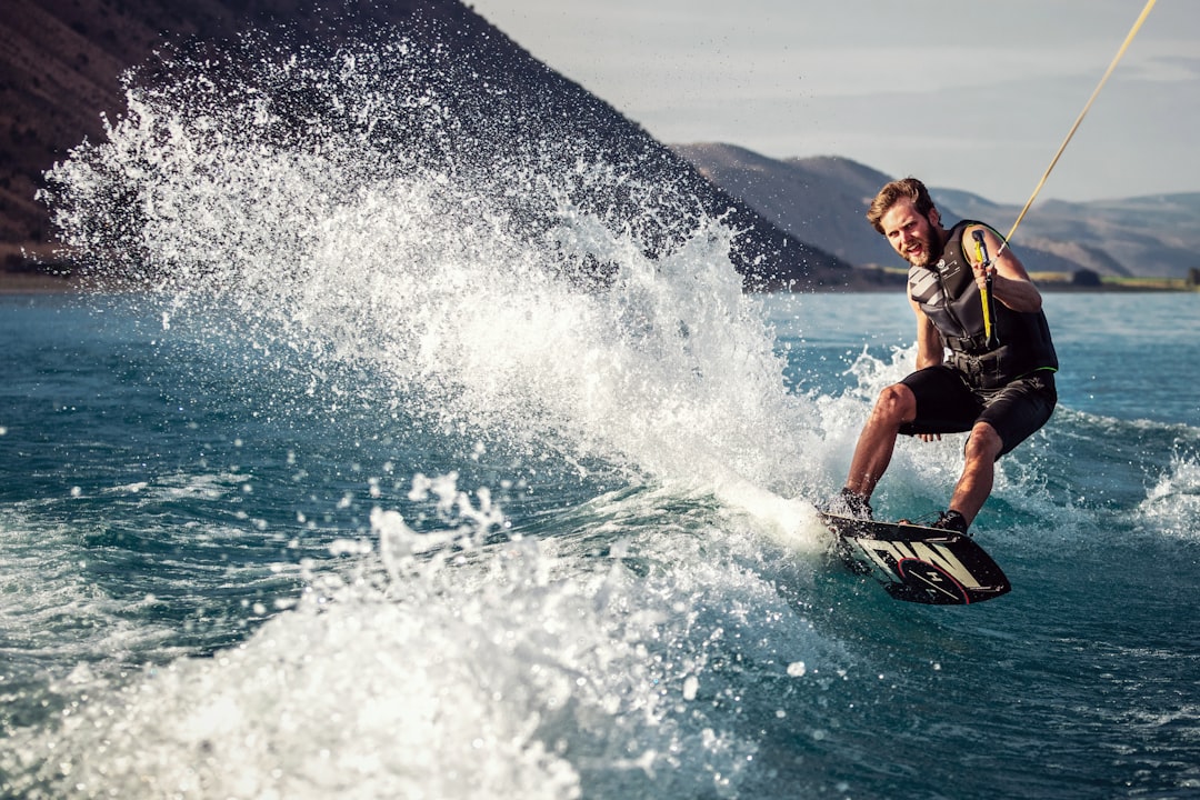 Photo Wakeboarder jumping